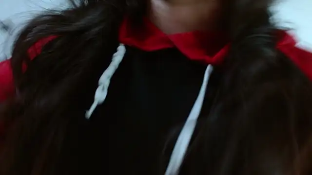 ElaMurray02 online show from February 5, 2026, 3:38 pm