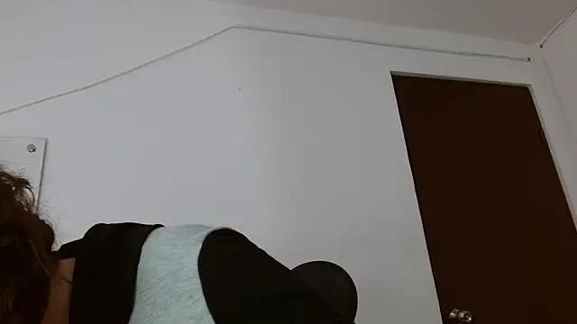 ElaMurray02 online show from April 28, 2026, 12:10 pm