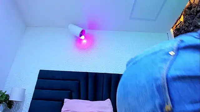 Dahliablack online show from March 25, 2026, 4:24 pm