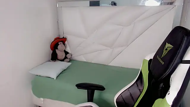 Liarr  online show from February 20, 2026, 7:58 pm