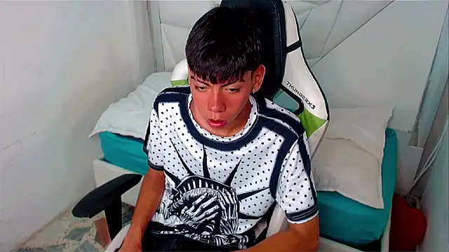 Liarr  online show from April 17, 2026, 8:23 pm