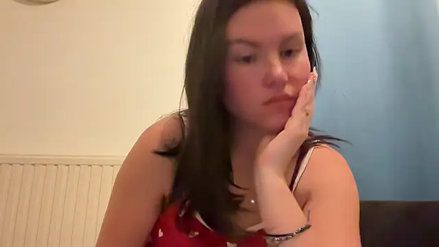 kiaraaaa75 online show from March 9, 2026, 8:35 pm