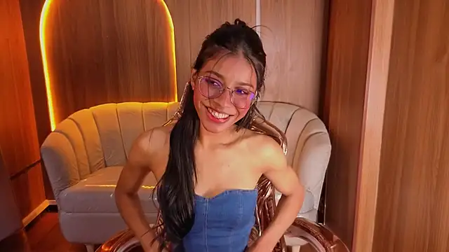Snapshot of Alina_b_ chatting on May 15, 2026, 8:05 pm Alina b online show from May 15, 2026, 8:05 pm