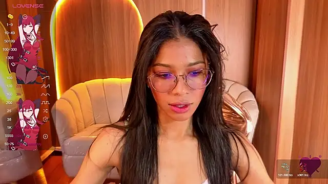 Snapshot of Alina_b_ chatting on July 1, 2026, 7:46 pm Alina b online show from July 1, 2026, 7:46 pm