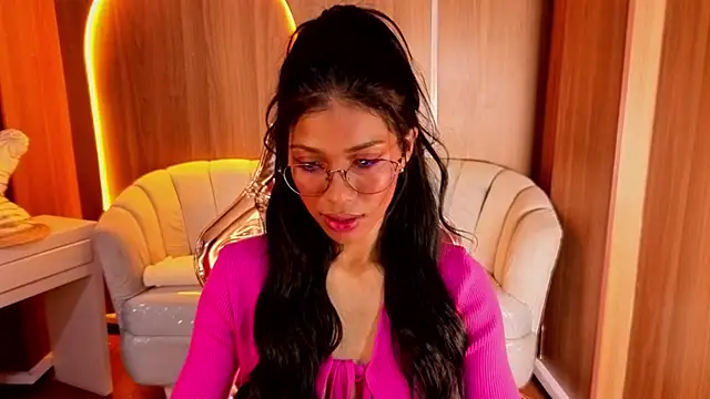 Snapshot of Alina_b_ chatting on July 18, 2026, 7:50 pm Alina b online show from July 18, 2026, 7:50 pm