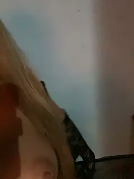 Snapshot of Karenhot11 chatting on February 22, 2026, 1:40 am Karenhot11 online show from February 22, 2026, 1:40 am