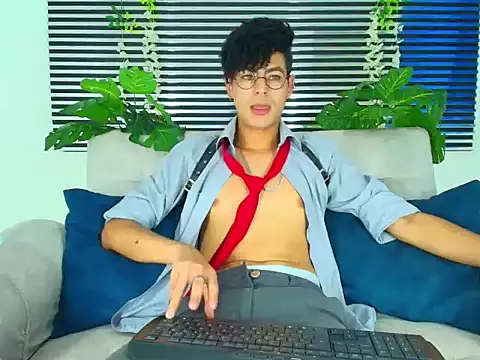 ThiiagoSaeenz online show from February 11, 2026, 4:01 pm