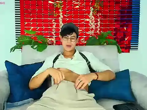 ThiiagoSaeenz online show from February 16, 2026, 3:57 am