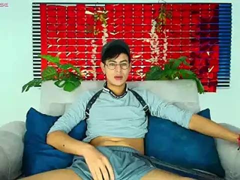 ThiiagoSaeenz online show from February 16, 2026, 4:14 pm