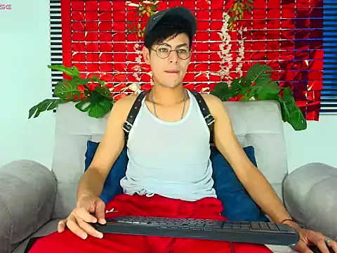 ThiiagoSaeenz online show from February 17, 2026, 2:46 pm