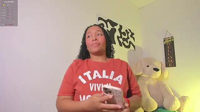 Snapshot of Nia13 chatting on February 9, 2026, 5:22 am Nia13 online show from February 9, 2026, 5:22 am