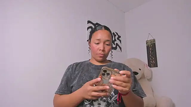 Nia13 online show from March 11, 2026, 5:13 am