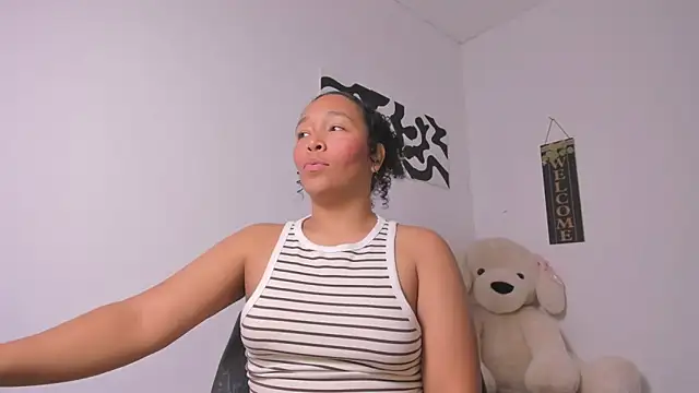 Nia13 online show from April 7, 2026, 3:51 am