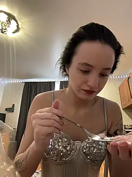 MiaTee online show from February 1, 2026, 3:49 am