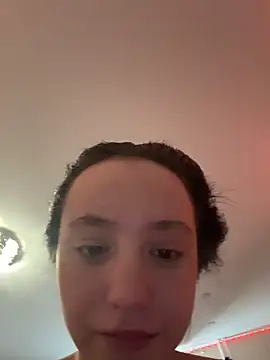 MiaTee online show from February 10, 2026, 3:54 am