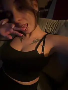 Sweetgirl44hott online show from April 4, 2026, 2:21 am