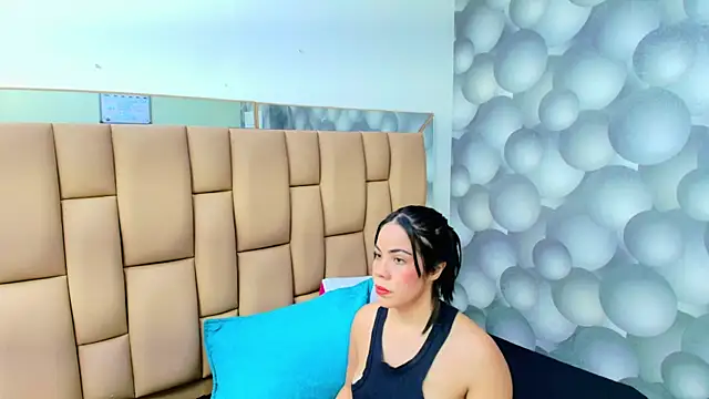 melany roberts  online show from July 21, 2026, 3:42 am