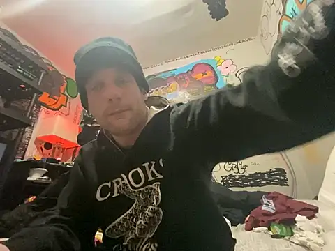 Snapshot of gothboiplzty chatting on February 10, 2026, 10:36 pm gothboiplzty online show from February 10, 2026, 10:36 pm