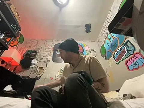 Snapshot of gothboiplzty chatting on February 18, 2026, 1:45 am gothboiplzty online show from February 18, 2026, 1:45 am