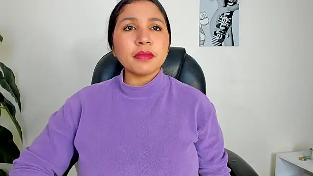 Snapshot of Victoria_Rosee chatting on February 4, 2026, 12:33 pm Victoria Rosee online show from February 4, 2026, 12:33 pm