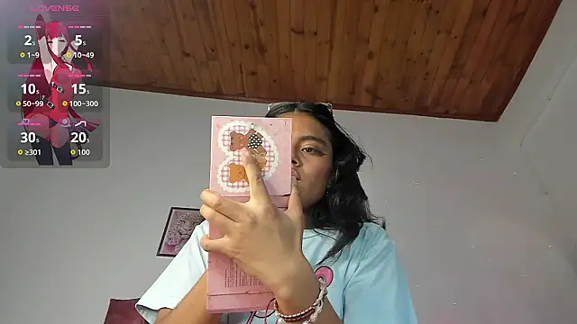 luna velveth online show from March 27, 2026, 1:11 am