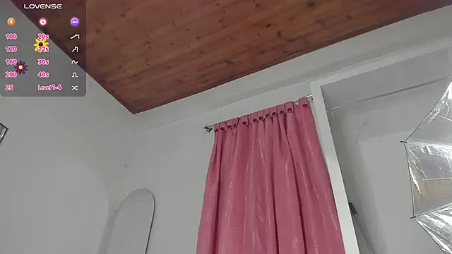 luna velveth online show from April 10, 2026, 10:31 am