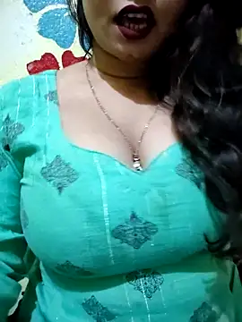 Snapshot of PARI51 chatting on February 10, 2026, 6:45 pm PARI51 online show from February 10, 2026, 6:45 pm