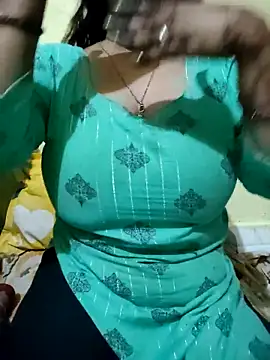 Snapshot of PARI51 chatting on February 11, 2026, 7:41 pm PARI51 online show from February 11, 2026, 7:41 pm