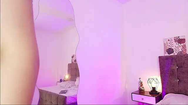 Annie bonnie  online show from April 1, 2026, 1:41 pm