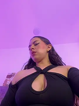 Annie bonnie  online show from April 15, 2026, 11:39 am