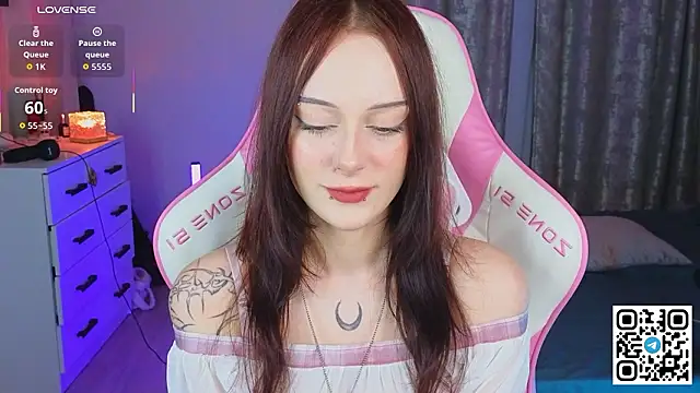 Snapshot of amyfallinlove chatting on February 17, 2026, 3:29 pm amyfallinlove online show from February 17, 2026, 3:29 pm