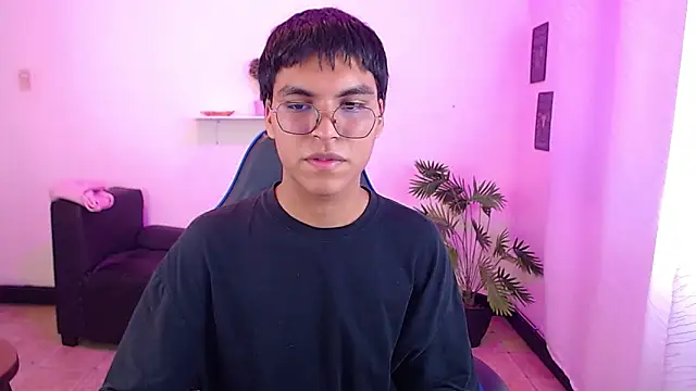 Maecum18 online show from April 13, 2026, 10:15 pm