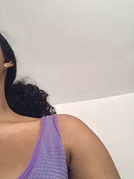 Snapshot of LiaRose- chatting on March 3, 2026, 8:59 pm LiaRose- online show from March 3, 2026, 8:59 pm