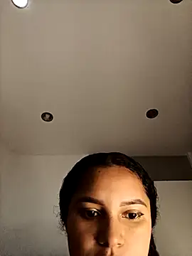 Snapshot of LiaRose- chatting on April 8, 2026, 9:31 am LiaRose- online show from April 8, 2026, 9:31 am