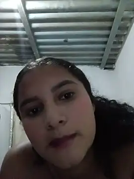 Snapshot of LiaRose- chatting on May 13, 2026, 1:36 am LiaRose- online show from May 13, 2026, 1:36 am