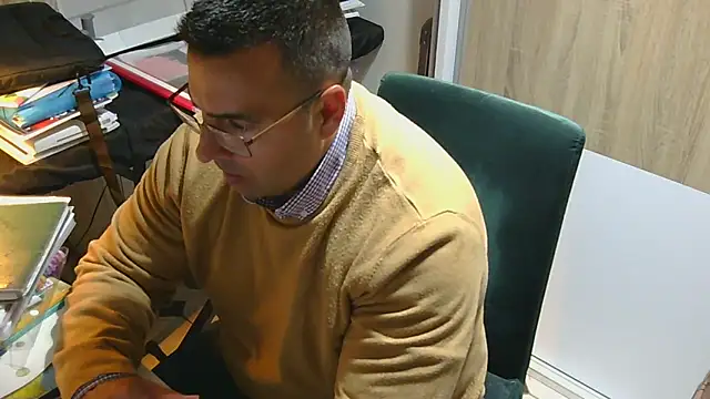 Snapshot of VanillaTime78-Jorge chatting on May 1, 2026, 11:31 pm VanillaTime78-Jorge online show from May 1, 2026, 11:31 pm