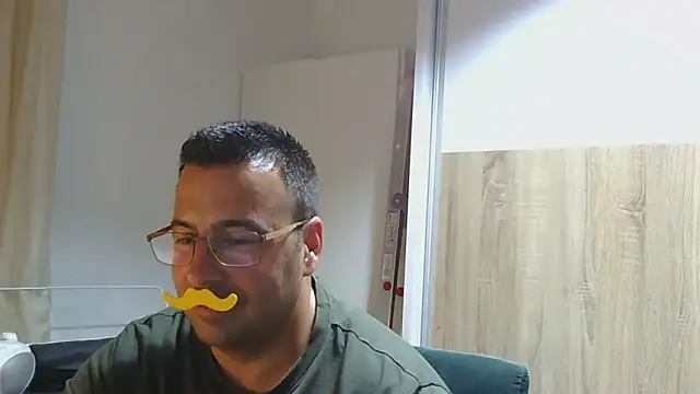 Snapshot of VanillaTime78-Jorge chatting on May 14, 2026, 9:32 pm VanillaTime78-Jorge online show from May 14, 2026, 9:32 pm