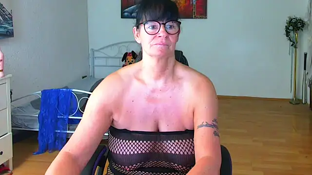 Sylly online show from April 12, 2026, 9:03 am