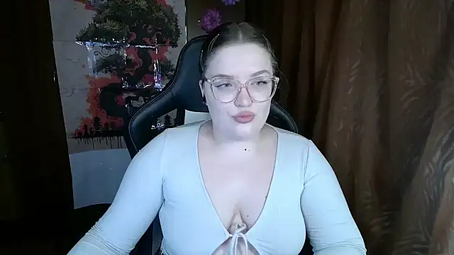 Teasing Dora online show from February 26, 2026, 8:19 pm