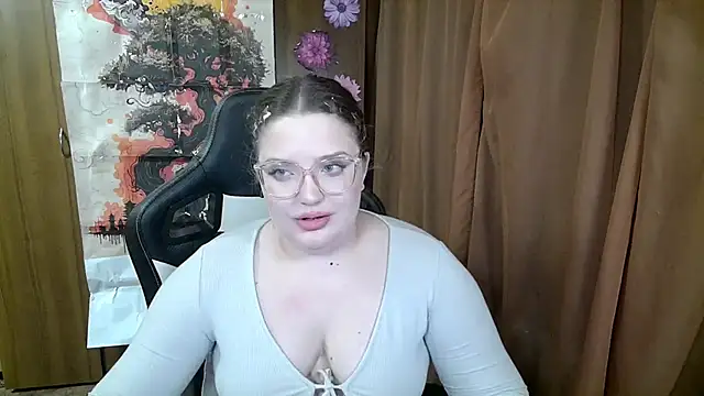 Snapshot of Teasing_Dora chatting on April 19, 2026, 6:21 pm Teasing Dora online show from April 19, 2026, 6:21 pm