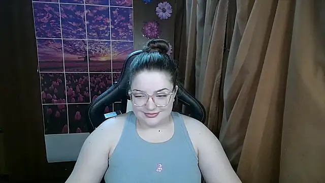 Snapshot of Teasing_Dora chatting on May 5, 2026, 1:35 am Teasing Dora online show from May 5, 2026, 1:35 am