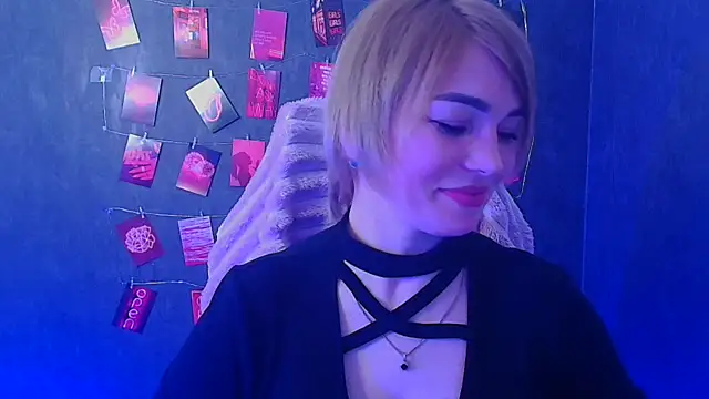 Snapshot of CuttieEmma chatting on March 7, 2026, 12:35 pm CuttieEmma online show from March 7, 2026, 12:35 pm