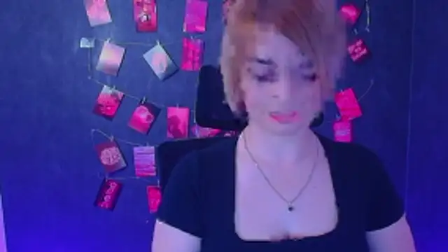 Snapshot of CuttieEmma chatting on April 18, 2026, 11:47 am CuttieEmma online show from April 18, 2026, 11:47 am