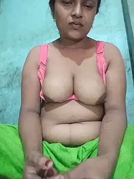 Romantic-Couple999 online show from June 6, 2026, 5:23 am