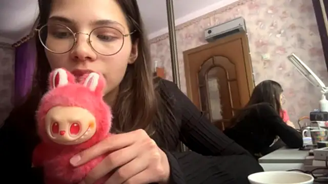 Snapshot of EdythRozier chatting on February 12, 2026, 12:11 pm EdythRozier online show from February 12, 2026, 12:11 pm