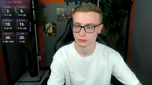 Snapshot of Emmit_Barker chatting on May 13, 2026, 3:53 pm Emmit Barker online show from May 13, 2026, 3:53 pm