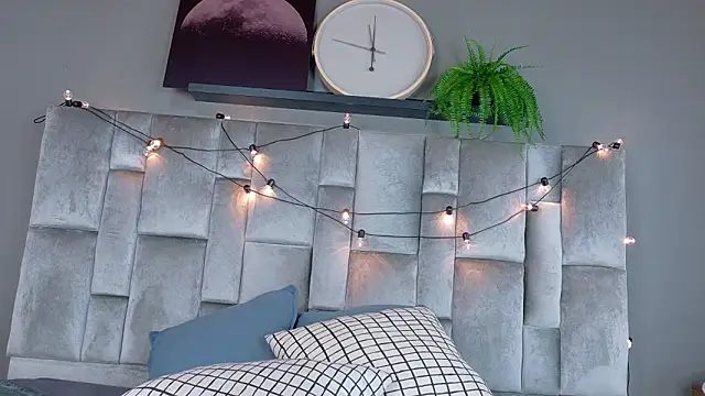 Snapshot of EmmaLou__ chatting on February 4, 2026, 4:07 am EmmaLou online show from February 4, 2026, 4:07 am