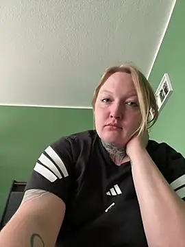 Snapshot of Lolaaxxx13 chatting on May 28, 2026, 11:40 am Lolaaxxx13 online show from May 28, 2026, 11:40 am