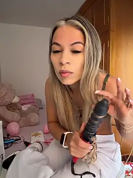 Snapshot of Mia_Rosee1 chatting on June 7, 2026, 5:27 pm Mia Rosee1 online show from June 7, 2026, 5:27 pm