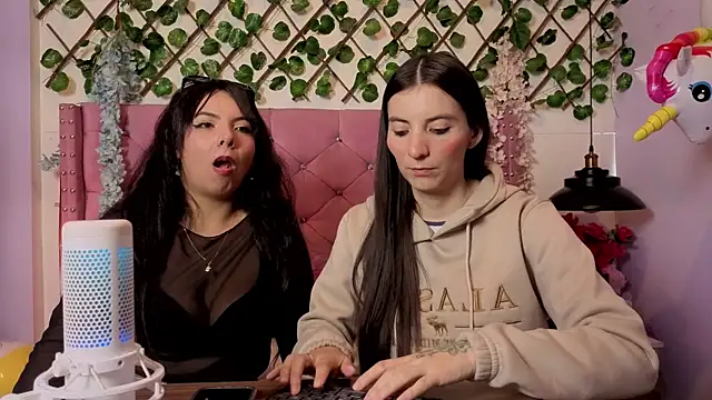 Valkiria-and-Dione online show from April 11, 2026, 7:29 pm